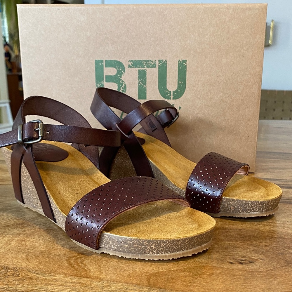 BTU Women's Leather Sandals in Rich Brown NIB